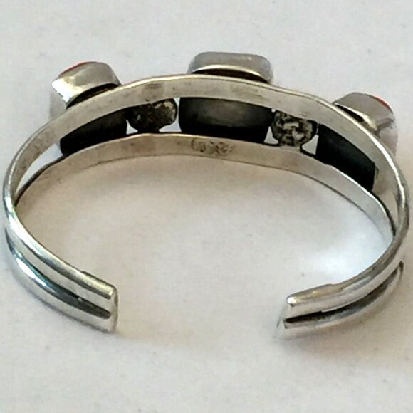 VINTAGE NAVAJO RED CORAL CUFF STERLING SILVER SQUARE GEMSTONE NATIVE AMERICAN - Picture 6 of 12